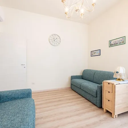 Daire Guesthost - Oltretorrente Ospedale Parma